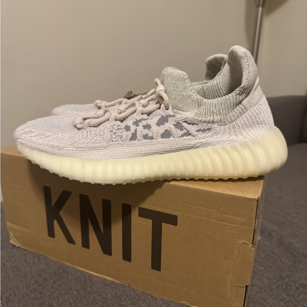 Yeezy 350 V2 Knit Compact